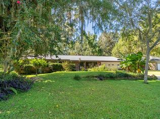 3908 Palm Dr, Leesburg, FL 34748