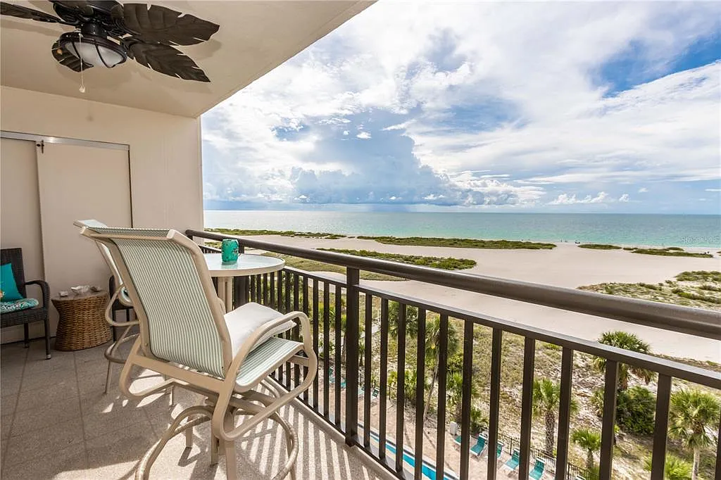 2 bed, 2.0 bath, 1094 sqft, $3,500 — Photo 2