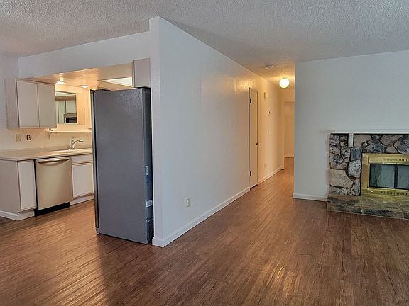 3rd image of 1855 Del Mar Ave
