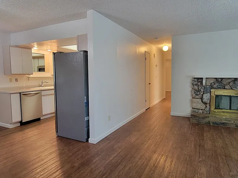 1855 Del Mar Ave — Photo 3