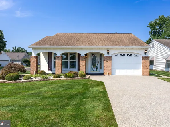 13 Stratford Rd, Southampton, NJ 08088