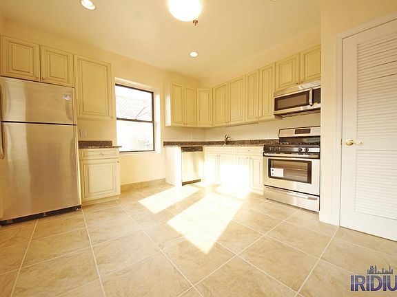 5th image of 56 S Walnut St APT 202