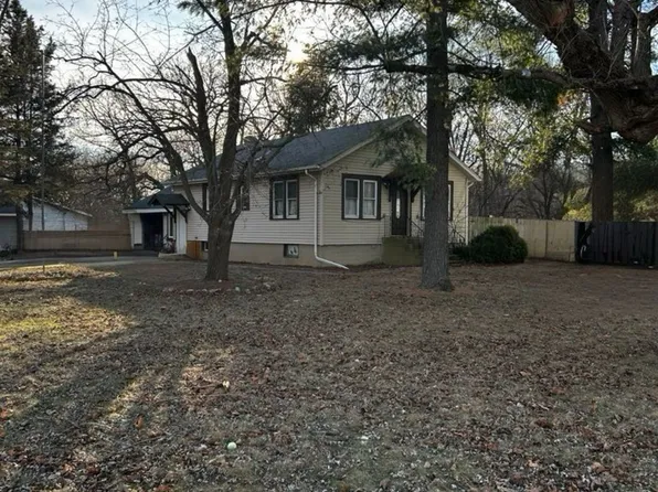 305 W Chestnut St, Silver Lake, WI 53170