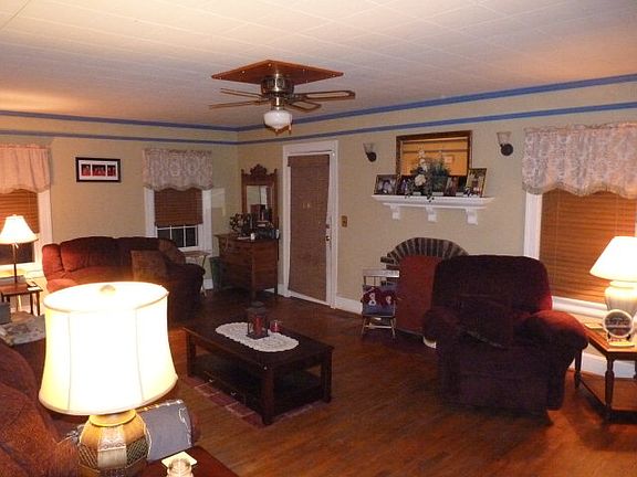 3rd image of 1009 Rosemont Dr