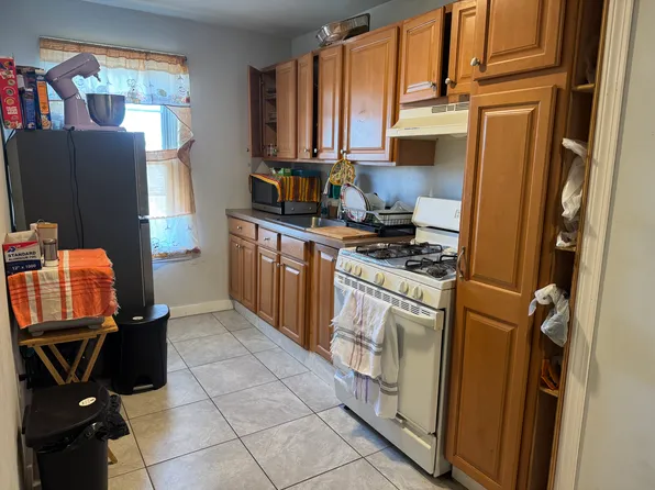 120 Summit St #3, Central Falls, RI 02863