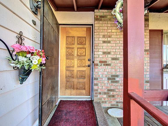 3rd image of 1073 Flicker Ln