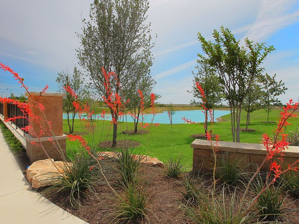 2nd image of 201 Thornless Cir