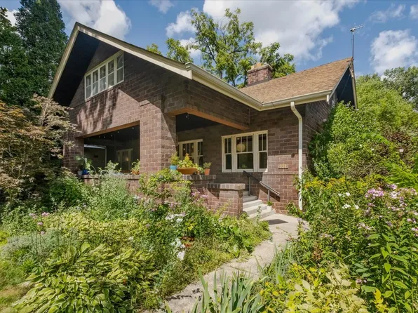 2216 W Greenleaf Ave, Chicago, IL 60645