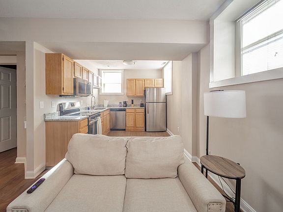 5th image of 234 E 9th St APT B06