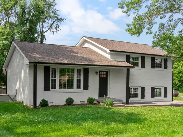 302 Verdun Dr, Clarksville, TN 37042