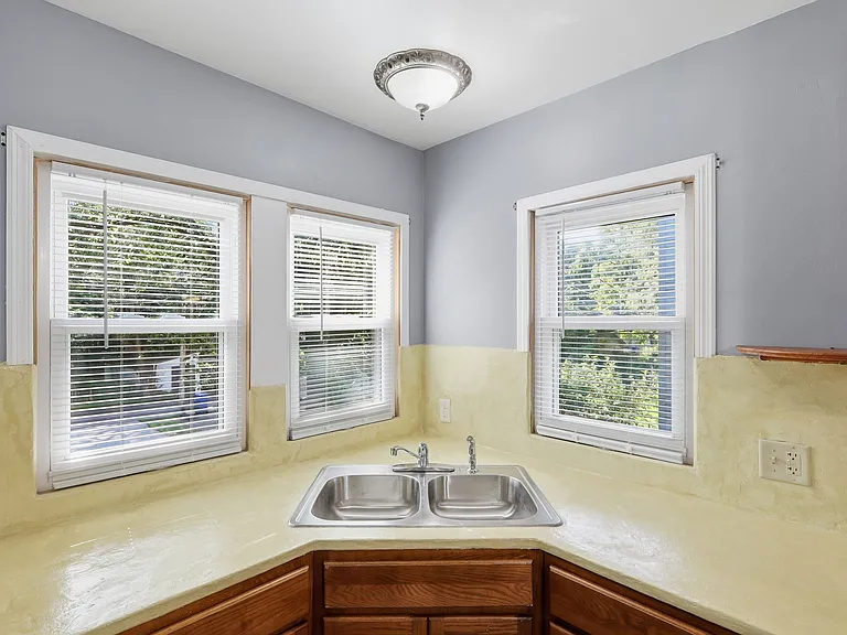 936 Galtier St #1 — Photo 14