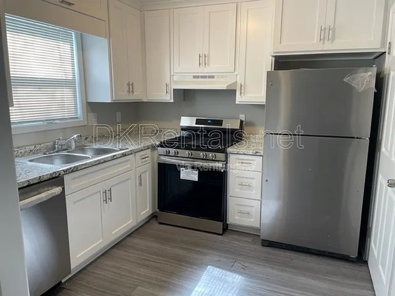 1092 Dassow Ct — Photo 8