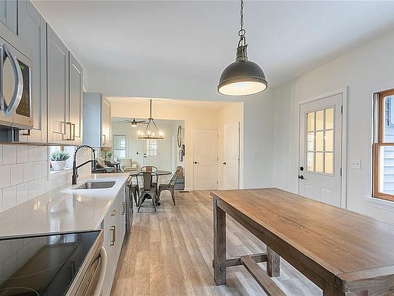 4th image of 82 Parce Ave #82
