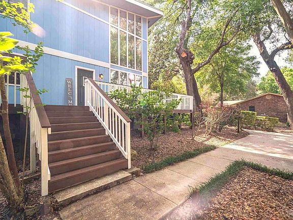 3rd image of 4845 Peacock Dr