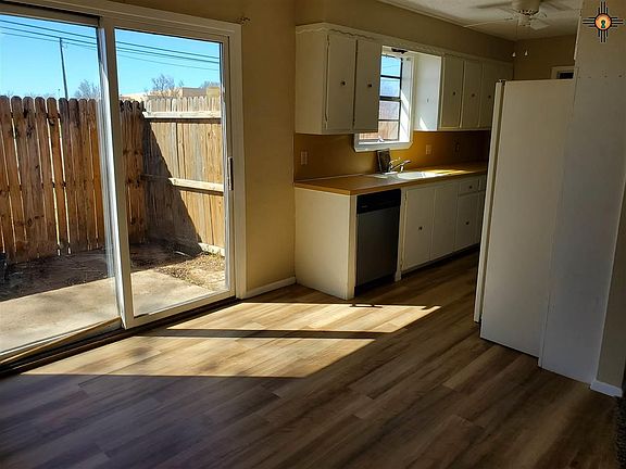 4th image of 716 N Avenue N