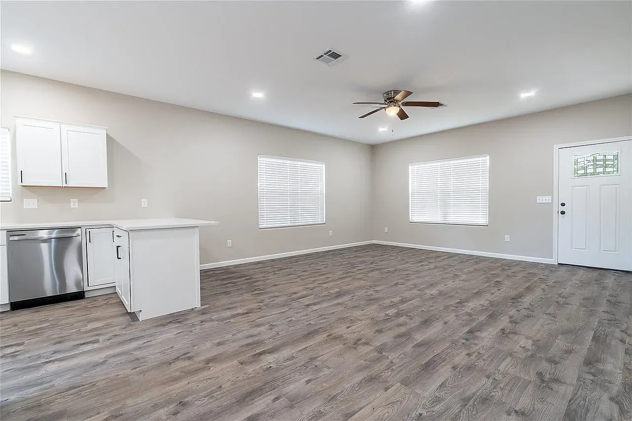 3 bed, 1218 sqft, $1,800 — Photo 3
