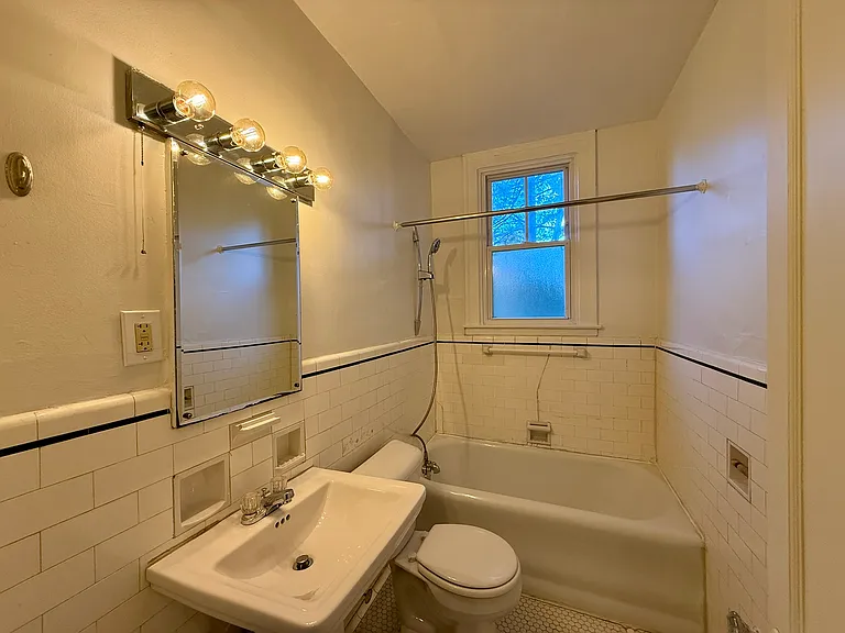 1825 Roanoke Ave #4 — Photo 17