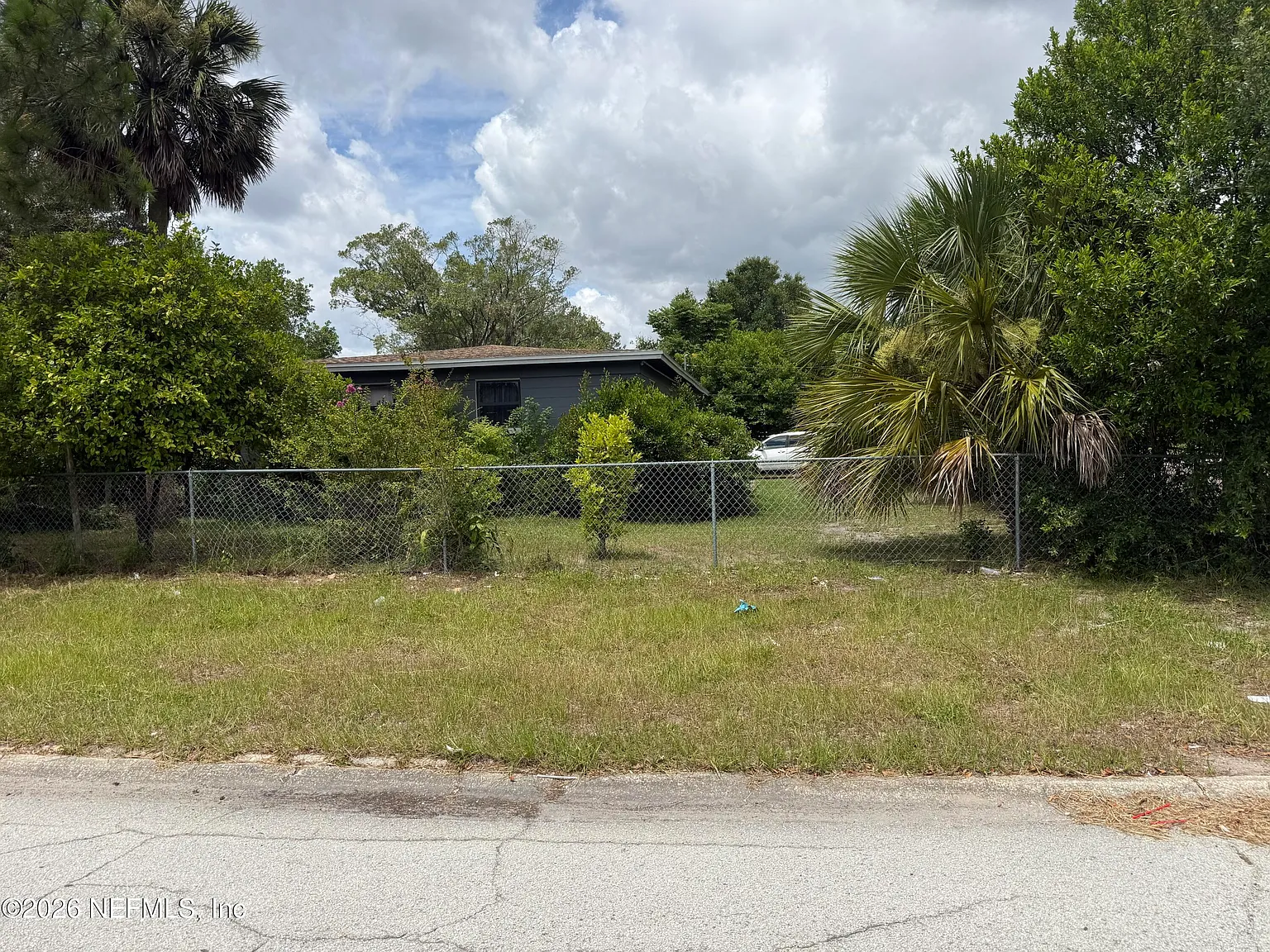3 bed, 2.0 bath, 1372 sqft, $1,800 — Photo 3