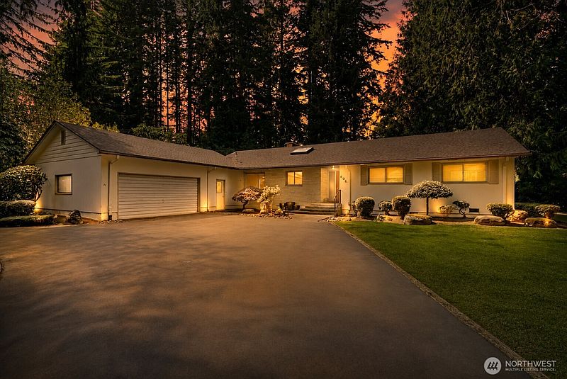 2nd image of 605 Fairway Drive