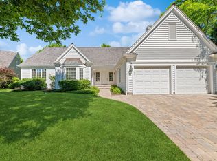 663 S Saint George Ct, Lake Forest, IL 60045