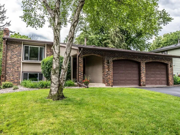 3102 Red Oak Cir N, Burnsville, MN 55337