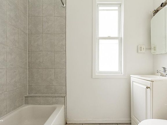 5th image of 338 Bramhall Ave #B