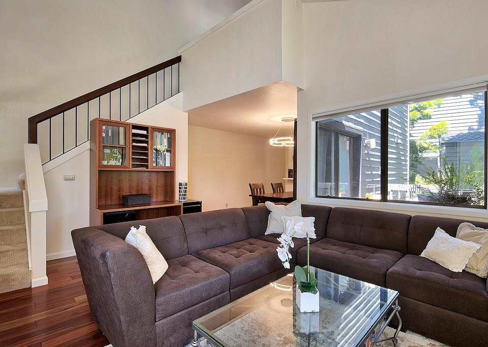 1st image of 58 Cypress Pl