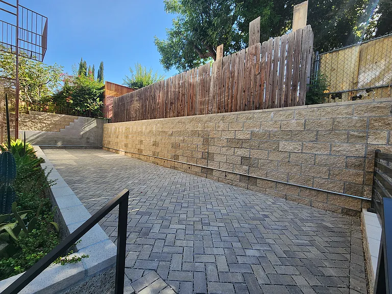 10146 Fernglen Ave #B — Photo 49