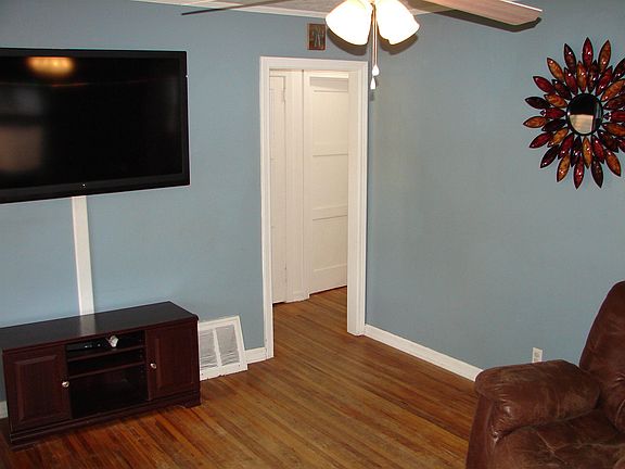 3rd image of 2416 Eisenhower Ave