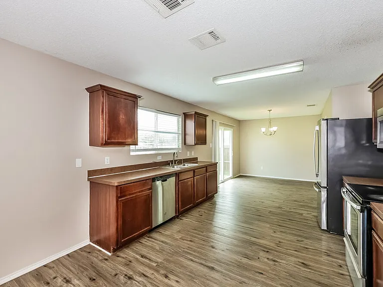 317 Blairwood Dr — Photo 9