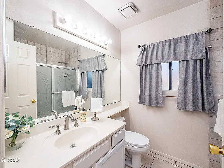 5640 N Placita Favorita — Photo 11