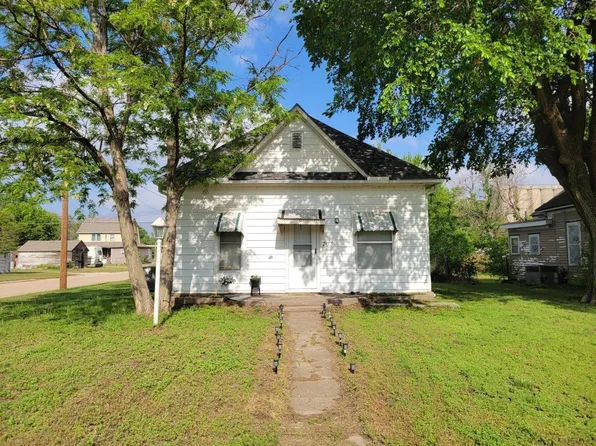 703 S H St, Wellington, KS 67152