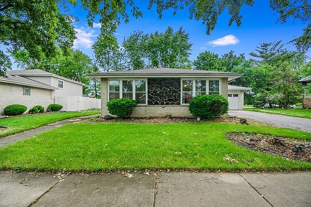 1st image of 828 E 193rd Pl