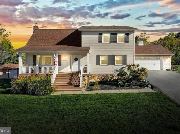 4445 Webster Dr N, York, PA 17402