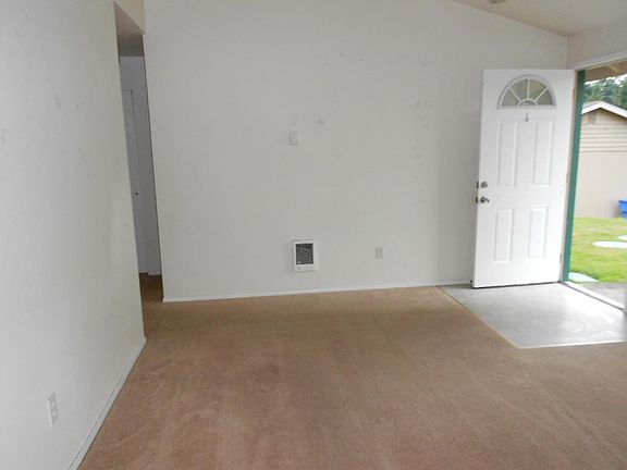 5th image of 9915 118th St E