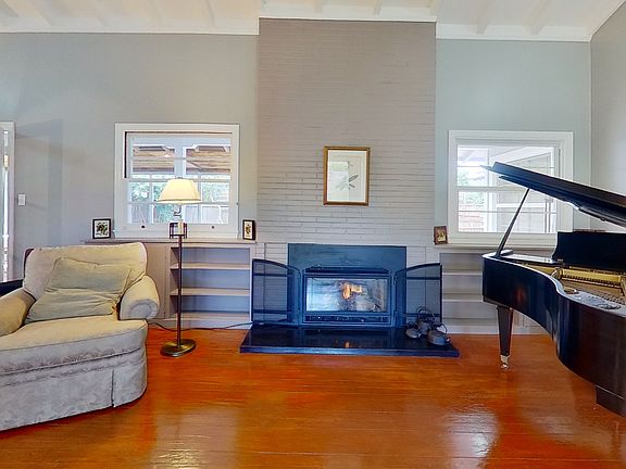 3rd image of 201 Gramercy Dr