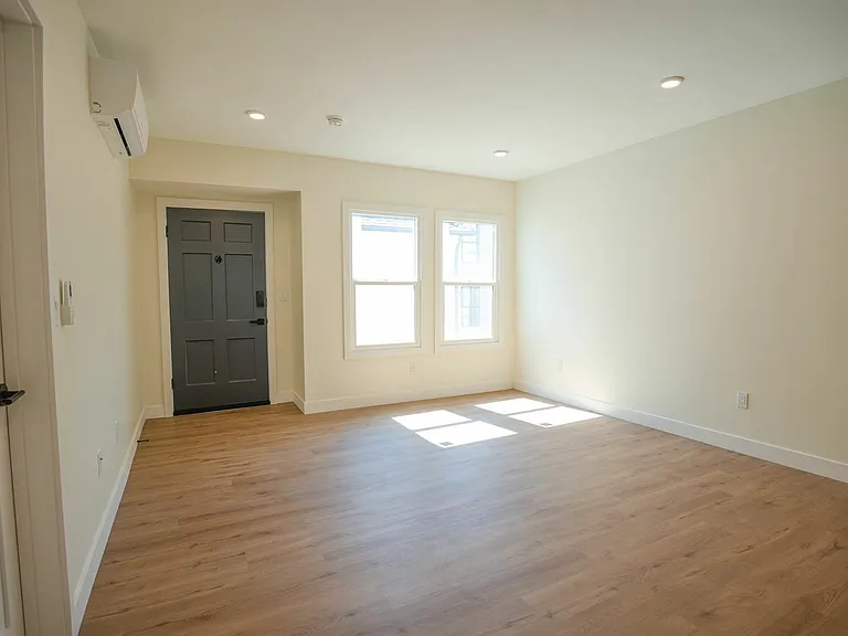 1038 S Westmoreland Ave #2 — Photo 4