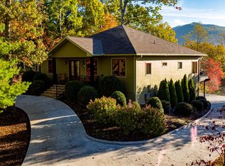 246 Mountain Harbour Dr, Hayesville, NC 28904