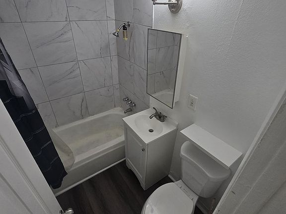3rd image of 4234 Montclair St APT 107