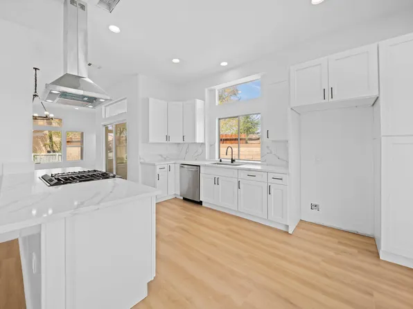 5823 Katrina Pl, Palmdale, CA 93552