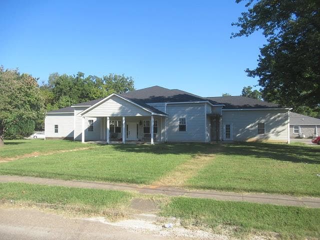 1st image of 242 Magnolia Ave