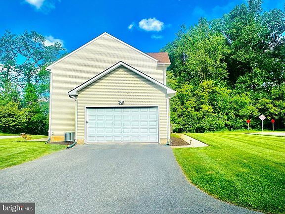 4th image of 98 Fox Haven Ct