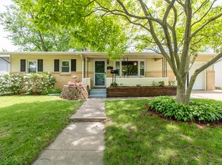 814 Mayflower Ave, Bloomington, IL