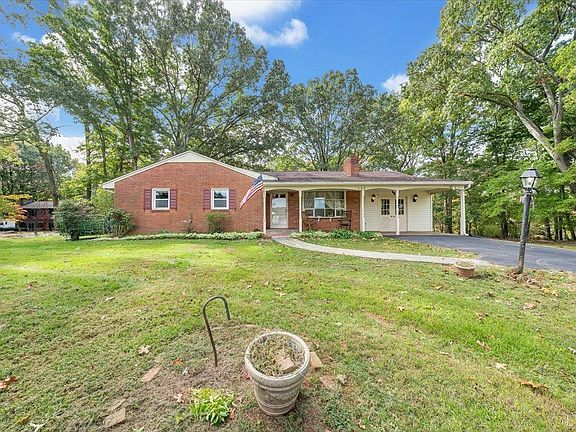 3rd image of 369 Dogwood Dr