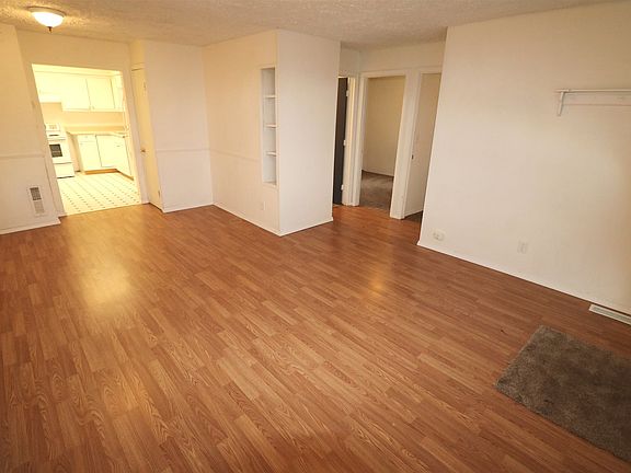 5th image of 2215 E Weile Ave