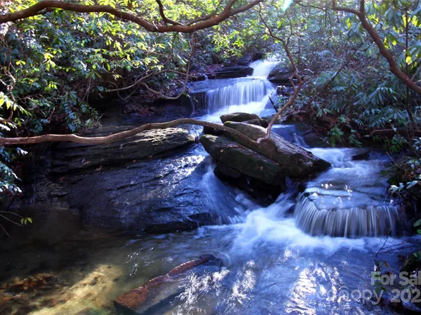 999 Cascade Lake Rd, Cedar Mountain, NC 28718