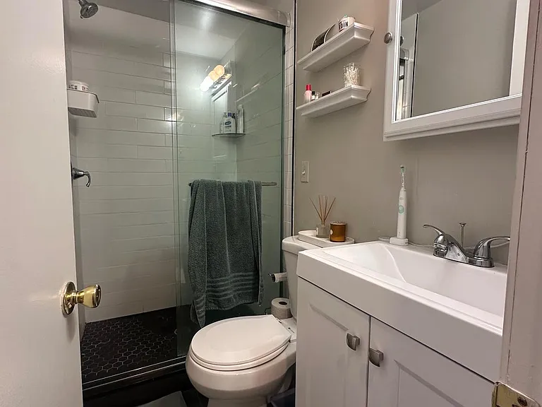 309 S 12th St #2R — Photo 14