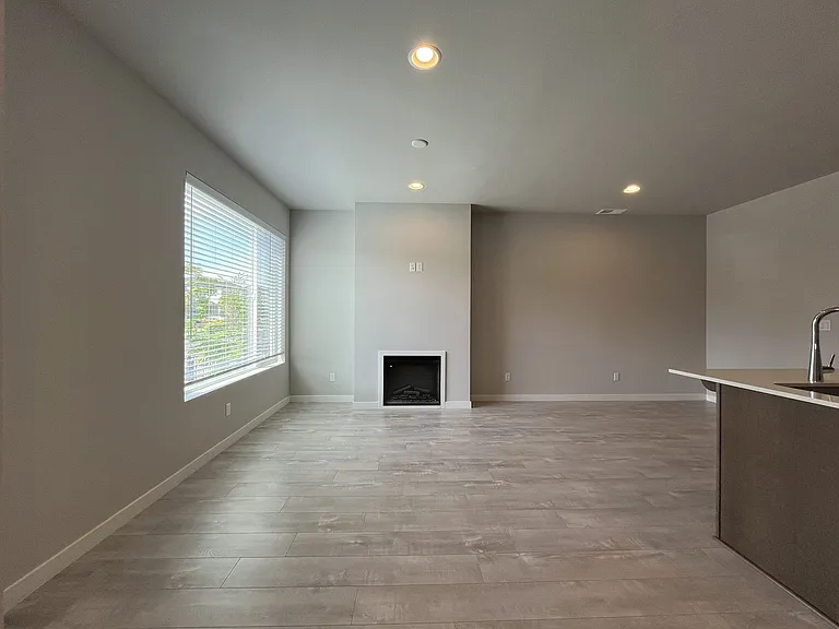 2157 36th Ave — Photo 12