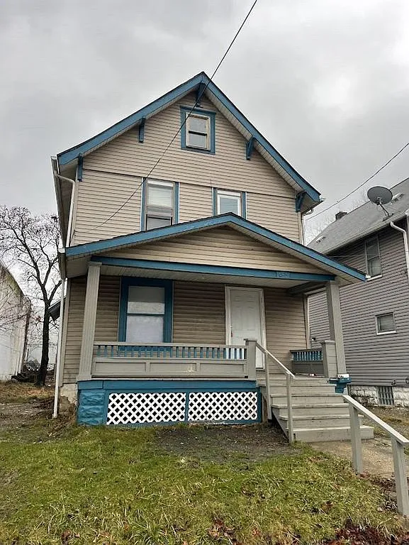 564 E Crosier St — Photo 1
