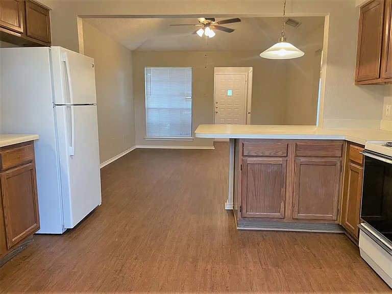 8518 Holly St — Photo 4